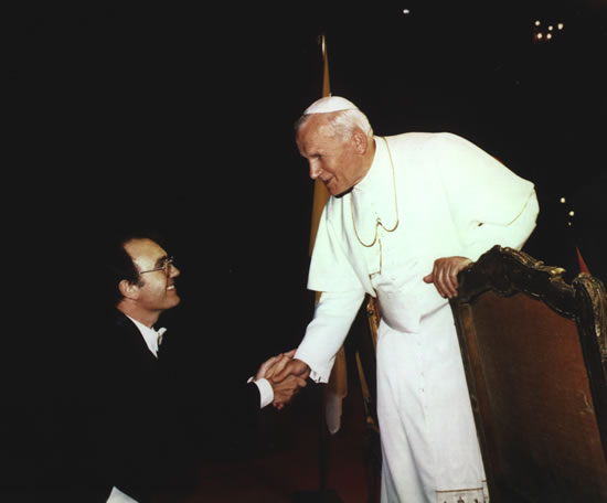 Alberto Balzanelli Con el Papa Juan Pablo II en el Teatro Colón, 1987